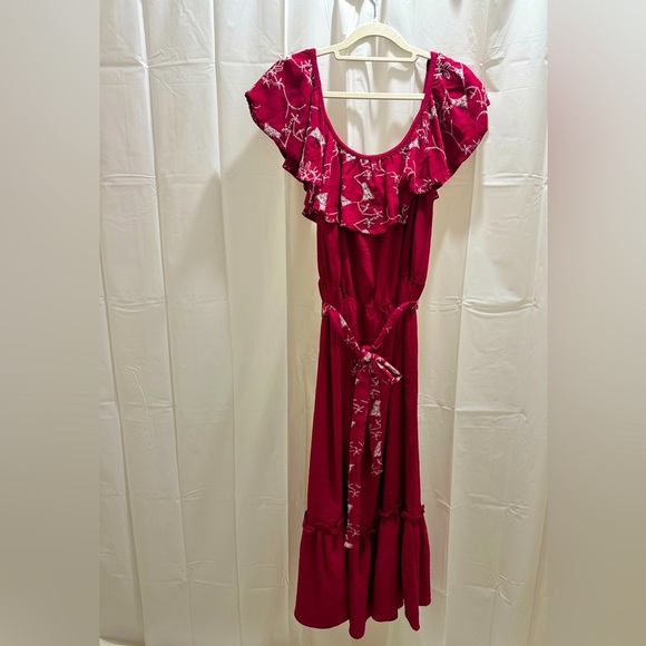 Elegant Floral Ruffle Dress in Red - Picture 3 of 3